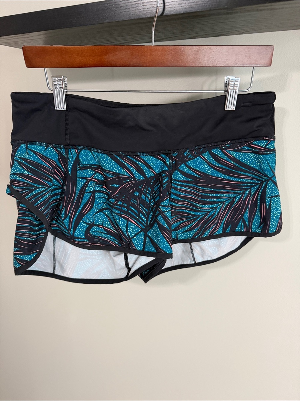 Lululemon speed (up) short sz 8